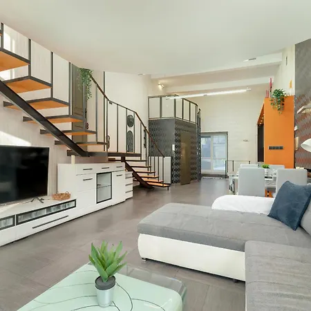 Appartement Apartament Przyszlosci Z Dwiema Sypialniami W Krakowie By Renters