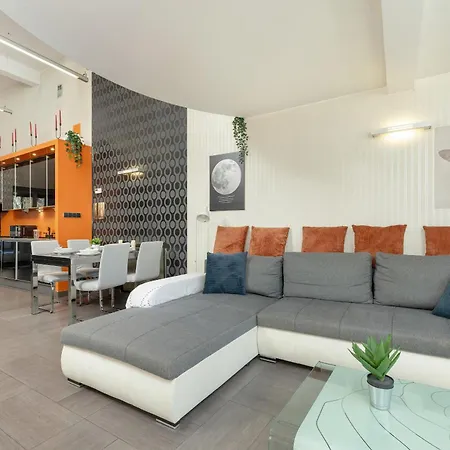Apartament Apartament Przyszlosci Z Dwiema Sypialniami W Krakowie By Renters Kraków