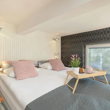 Apartament Przyszlosci Z Dwiema Sypialniami W Krakowie By Renters Cracovia